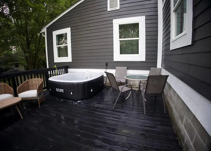 Hidden Riverfront Gem Noblesville Sleeps 6