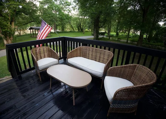 Hidden Riverfront Gem Noblesville Sleeps 6