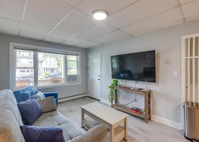 Walk To Beach & Dining: Asbury-Ocean Grove Apt