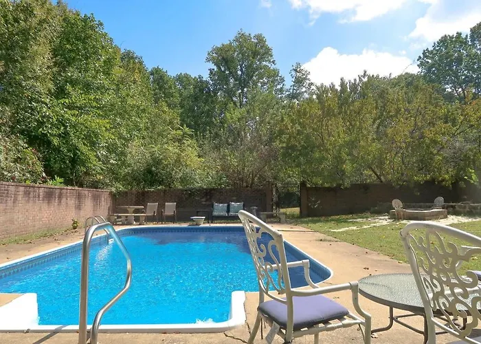 2000 Sq Ft With Pool On 50 Acres, Near Airport