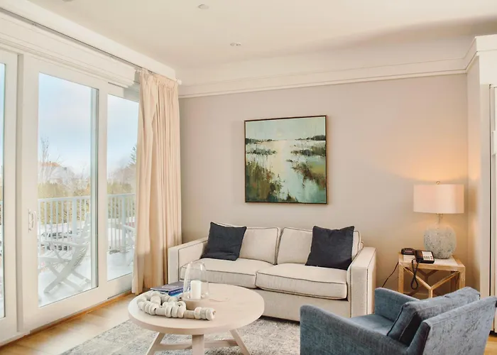 Charming Captain Suite 204 In Bay Harbor, Perfect For Couples With A Cozy Vibe.