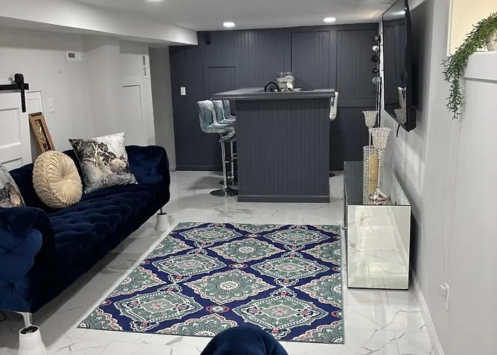 Cozy Private 2 Bedroom 2 Bathroom Retreat With Separate Entrance