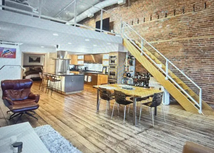 Stillwater Vibrant Vault Loft With Rooftop Hot Tub With River View On Main Street