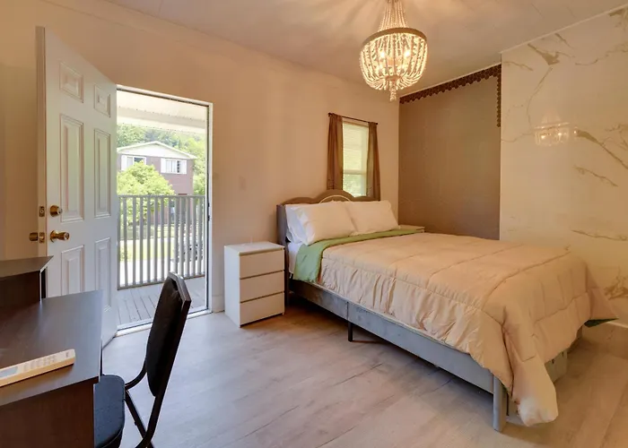 Walk Downtown! Hinton Historic District Studio