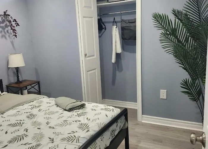 King Bedroom Stylish Unit With Seperate Entrance