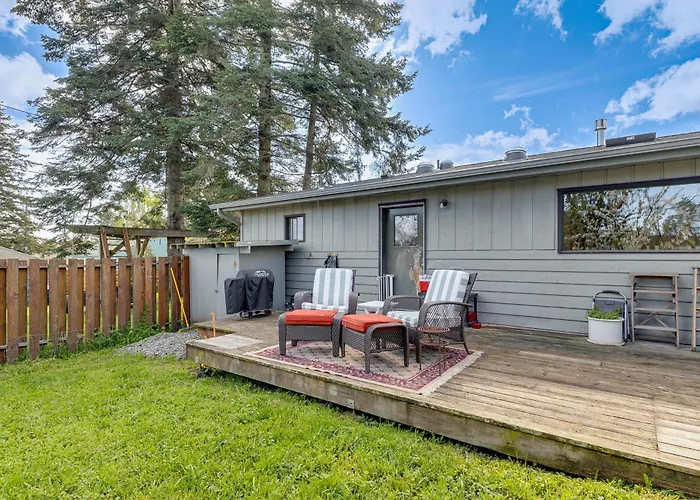 Walkable, Dog Friendly! Friday Harbor Stay W/ Deck