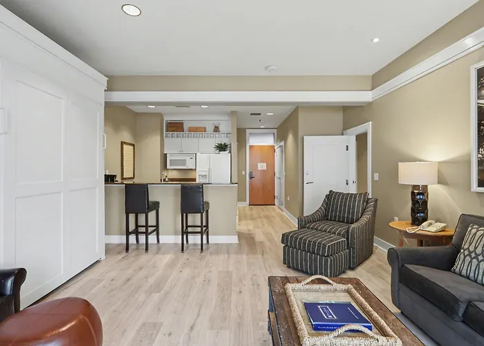 Charming Lodge Suite 257 In Bay Harbor, Mi—Ideal For A Cozy Getaway!