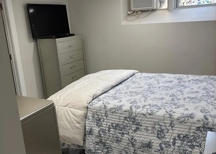 Cozy Private 2 Bedroom 2 Bathroom Retreat With Separate Entrance