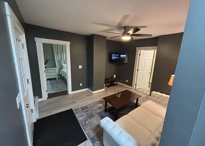 Modern 2Br Near Cmmc And Downtown