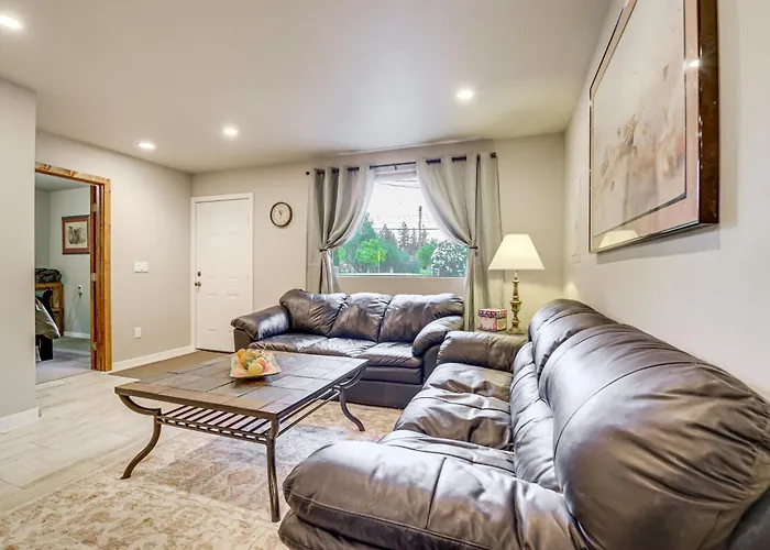 Gateway To Seattle Area! Apt Great For Commuters