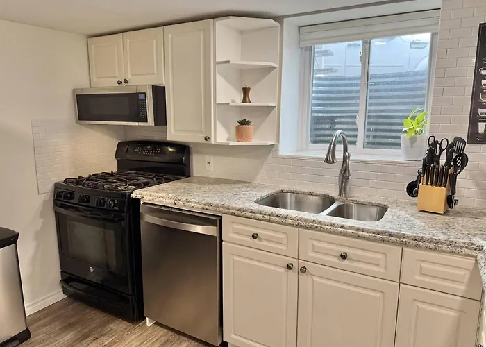 Modern 2Br Retreat W Heated Floors-Gazebo