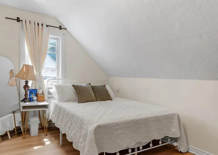 Stylish Boho 2Br New Furnishing Quite Area