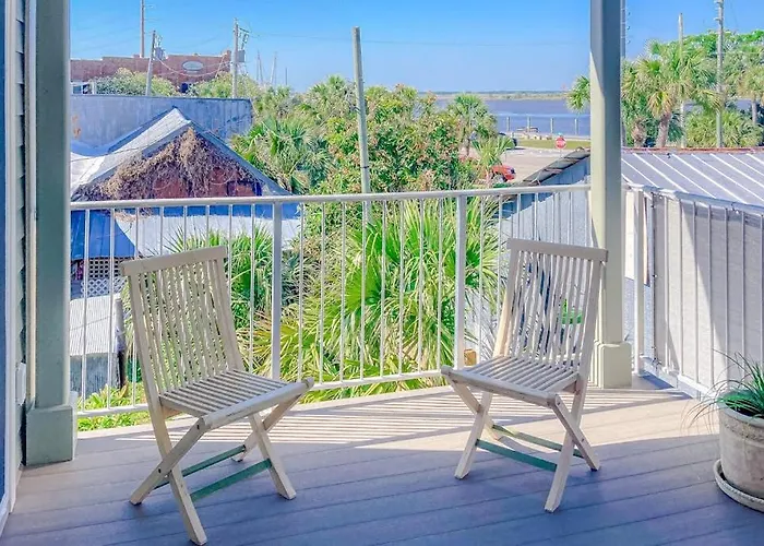 Waterfront Apartment With Lovely Views In Walkable Location