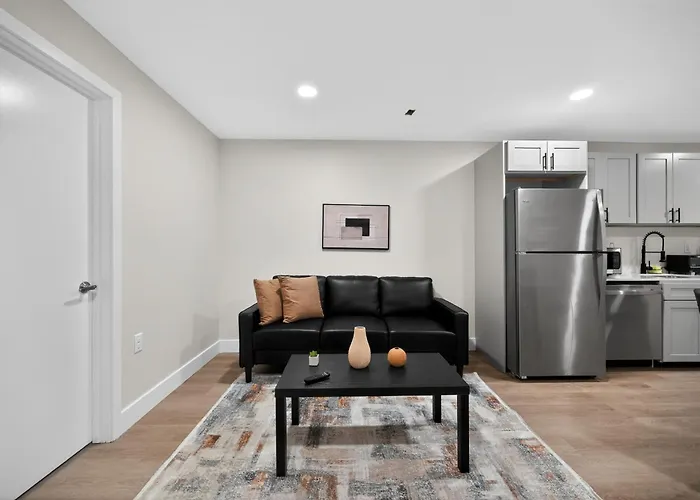 Sleek 2Br Apartment In Prime Location