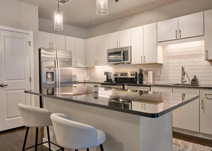 2Bd Haven Steps From Dt Clayton