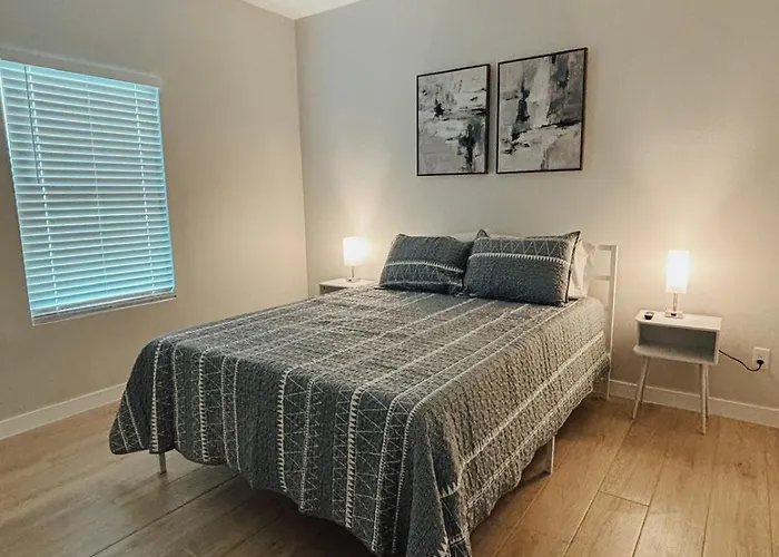 Pierce Haven, Modern Retreat With Private Patio