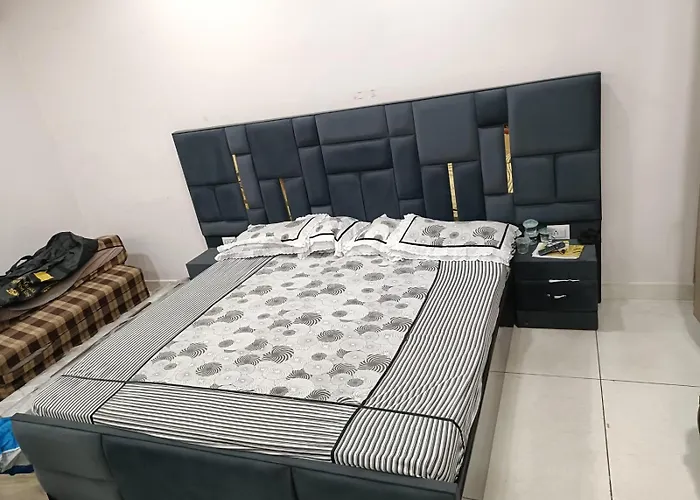 2 Bed 1 Living 1 Kitchen In Heart Of City Close To Busstand