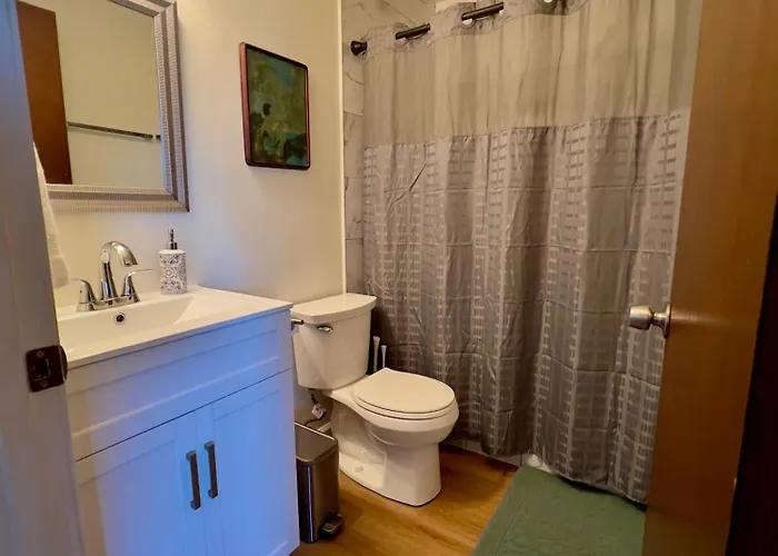Charming Studio One Mile From Beach