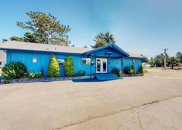 Retro-Chic Beach Room With Fast Wifi - Walk To Downtown Shops & Eateries