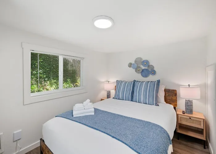 Cozy Bremerton Cottage With Loft With Attic Space