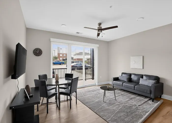 Homey 2Br With Great Space