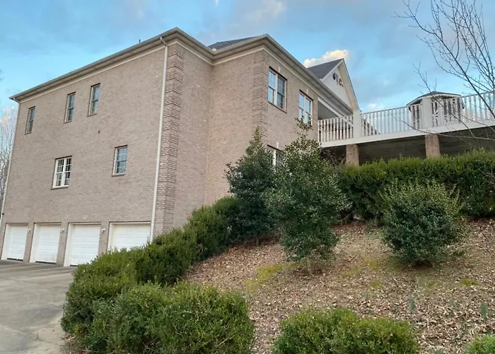 2000 Sq Ft With Pool On 50 Acres, Near Airport