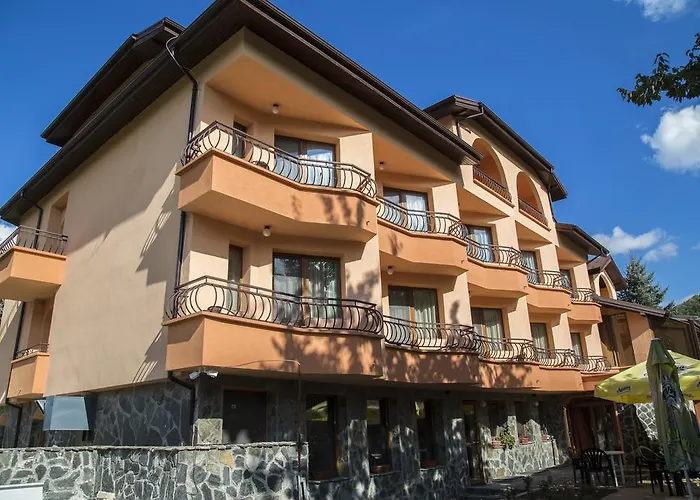 Family Hotel Emaly Green