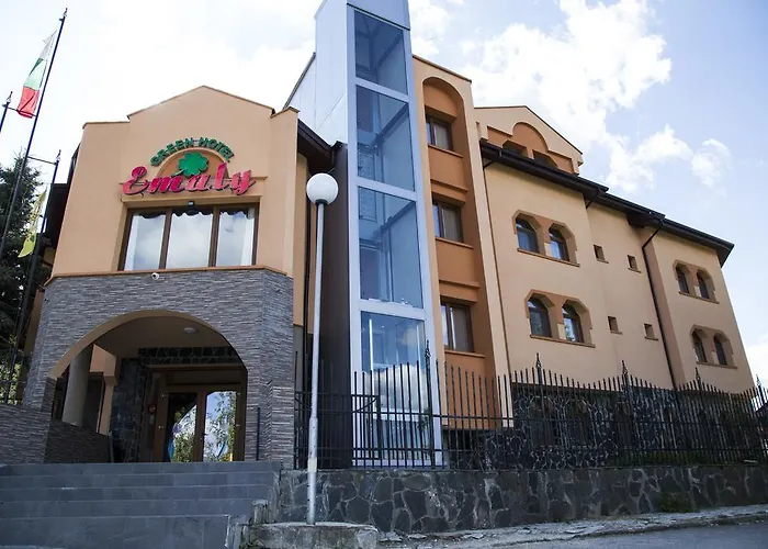 Family Hotel Emaly Green