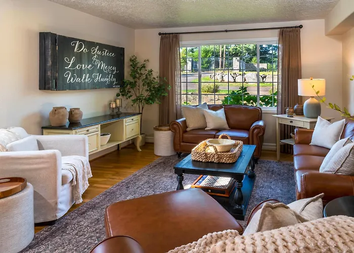 Three Springs Estate | 7Br Retreat With Pond