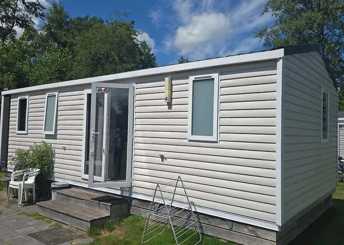 Chalet te huur op het 'Eiland' Camping de Kleine Wielen Leeuwarden