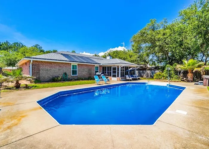 Inviting Dog-Friendly Home With Pool Hot Tub Enclosed Yard & Wd