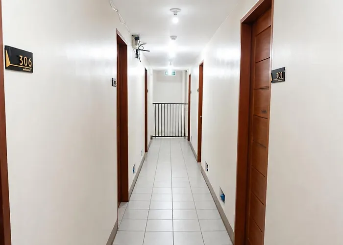 Reddoorz At Mola Suites Near Makati Medical Center