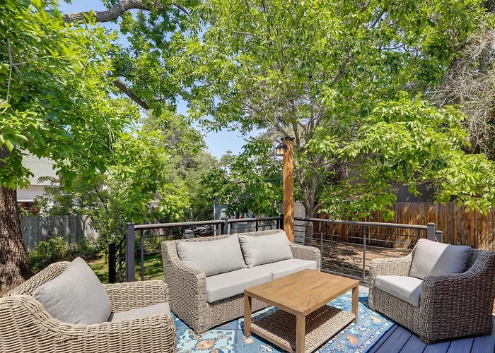 Private Hot Tub & Yard! All-Seasons Littleton Gem