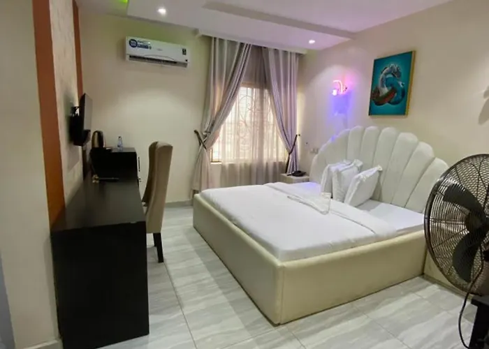 S&B Hotel