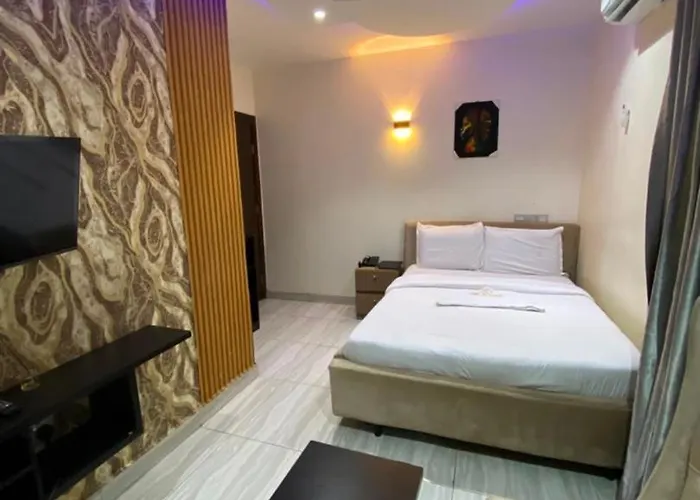 S&B Hotel