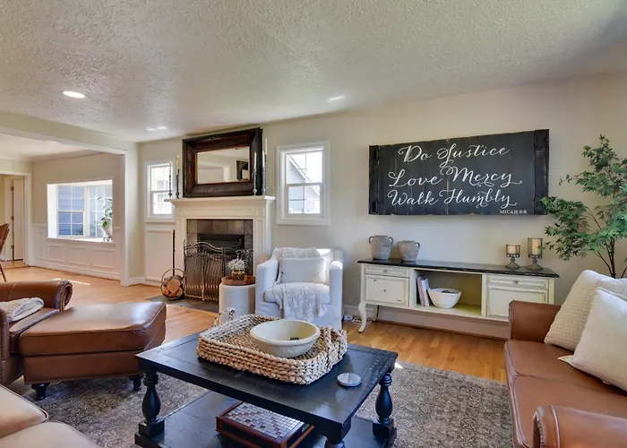 Three Springs Estate | 7Br Retreat With Pond