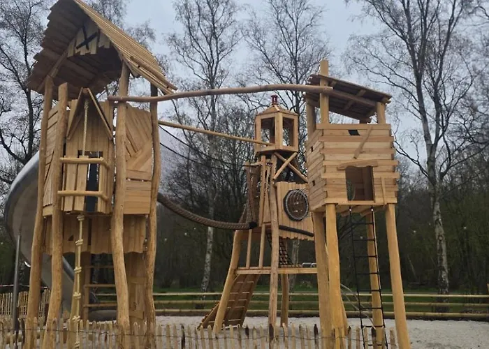 Chalet te huur op het 'Eiland' Camping de Kleine Wielen Leeuwarden