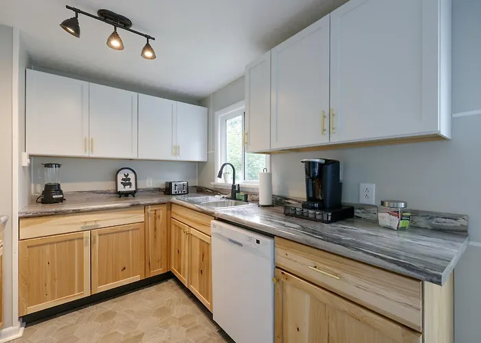 Walk To Parks & Dining: Williamsport Family Home