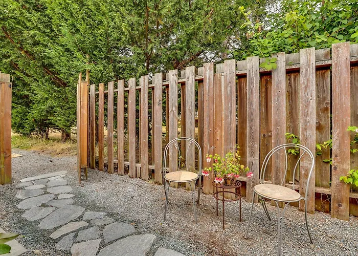 Walk Everywhere! Friday Harbor Home W/ Patio