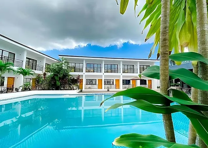 Holabay Resort