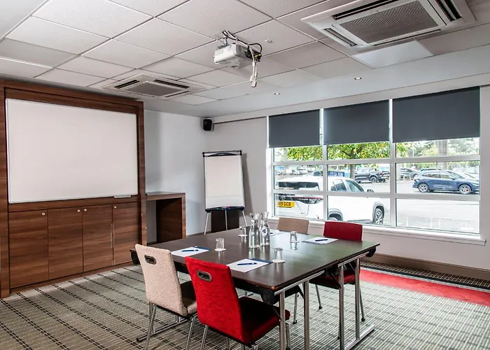 Holiday Inn Express Glasgow Airport By Ihg