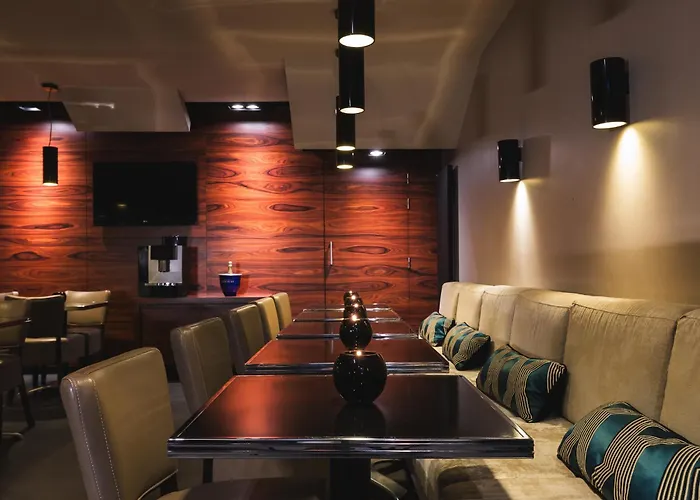 Lhotel - Face Au Chateau - Boutique Hotel Et Seminaires