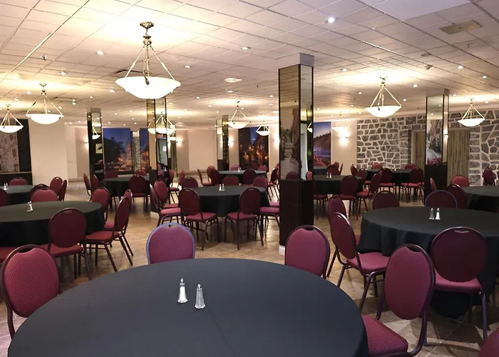 Travelodge By Wyndham Quebec City Hotel & Convention Centre