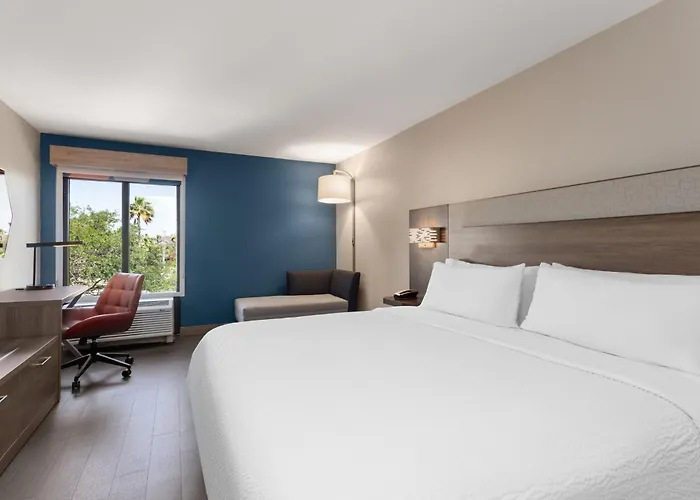 Holiday Inn Express Hotel & Suites Tampa-Rocky Point Island By Ihg
