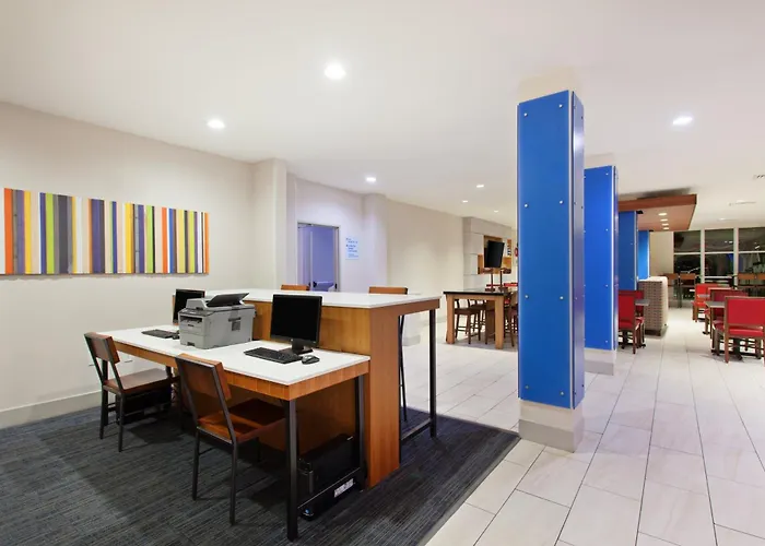 Holiday Inn Express & Suites Corona By Ihg