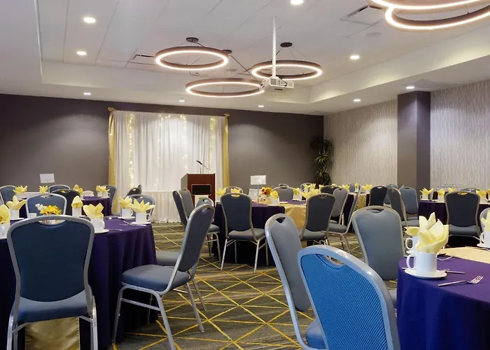 Holiday Inn & Suites Phoenix Airport By Ihg
