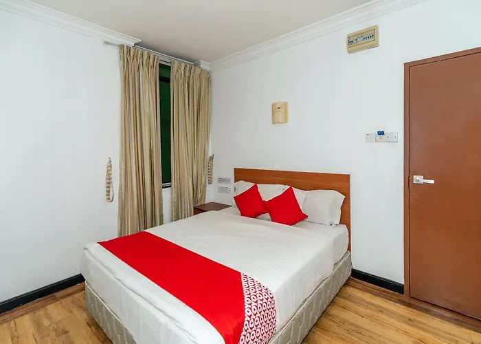 Switz Paradise Hotel - 5 Minute Walk To Centre Point And 10 Minute Walk To Waterfront-
