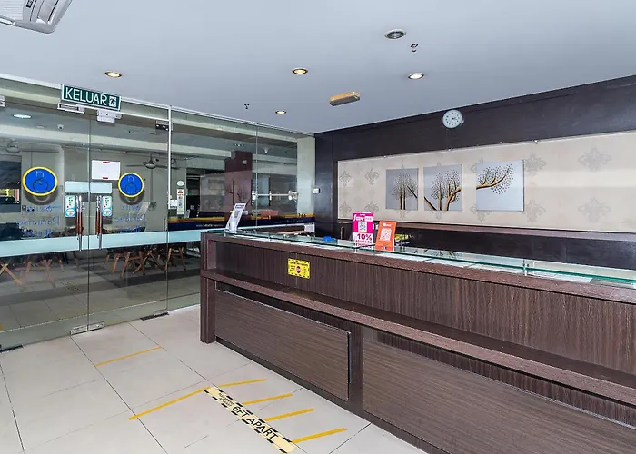 Switz Paradise Hotel - 5 Minute Walk To Centre Point And 10 Minute Walk To Waterfront-