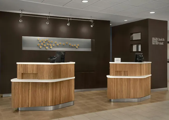 Courtyard By Marriott Bloomington