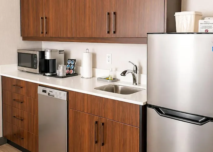 Comfort Inn & Suites Ambassador Bridge